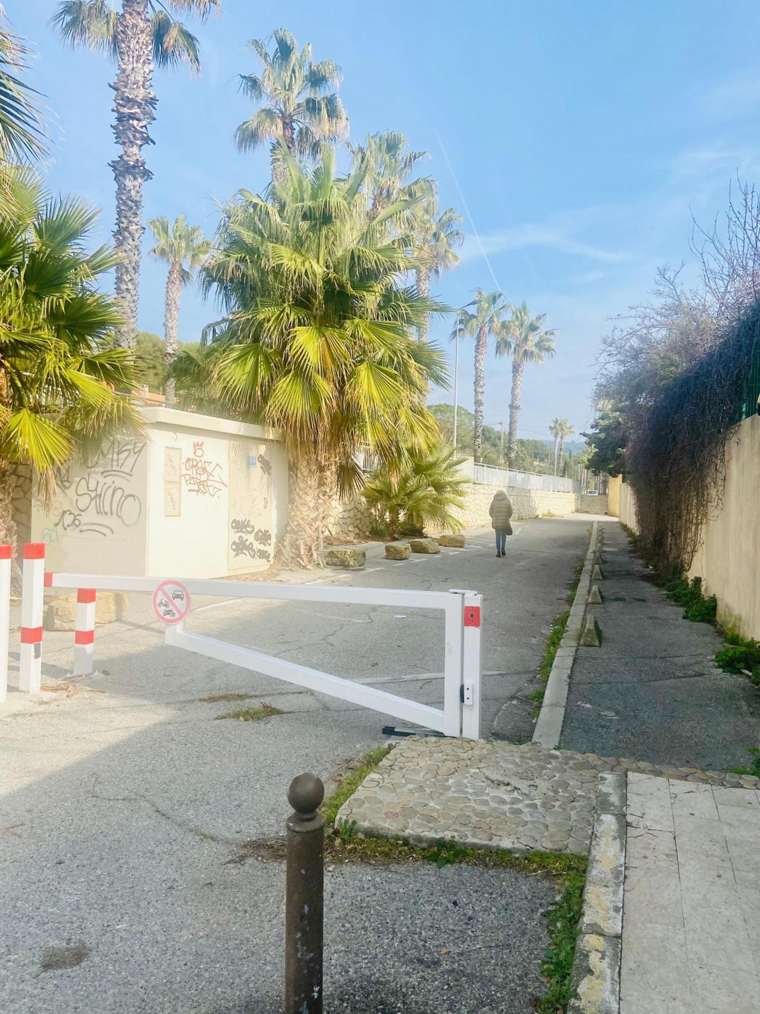 Vue Emplacement Exceptionnel Avec Parking *